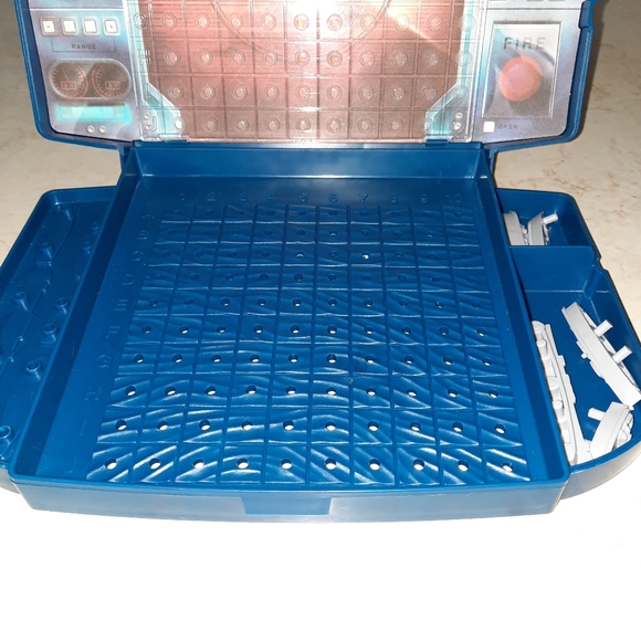 Vintage 1996 Battleship Game Replacement Pieces - Picture 3 of 11